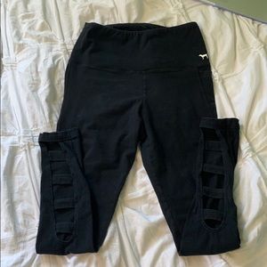 Leggings with one side pocket and back cutouts